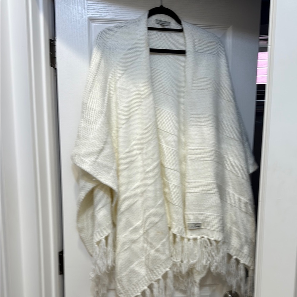 Illuminative Off White Knit Shawl